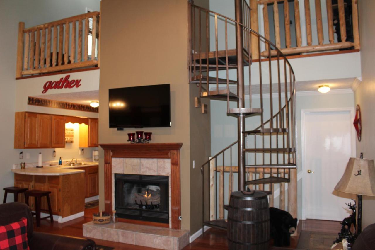 Spacious Downtown Condo Walking Distance To Downtown Gatlinburg Sleeps 6 Guests Экстерьер фото