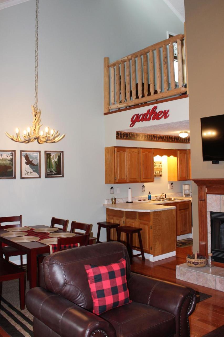 Spacious Downtown Condo Walking Distance To Downtown Gatlinburg Sleeps 6 Guests Экстерьер фото